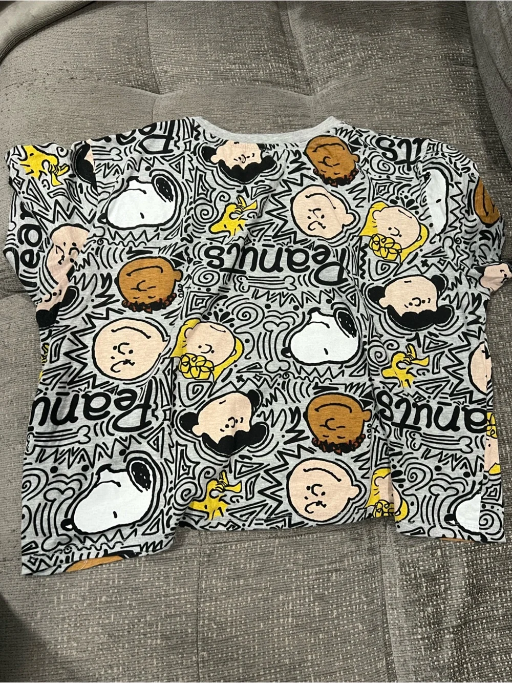 Peanuts stretchy neck
